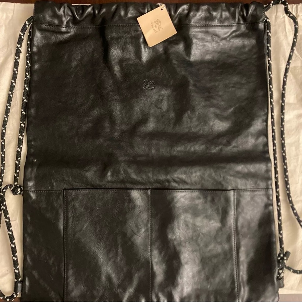 Il bisonte Sleek Black Leather Backpack
